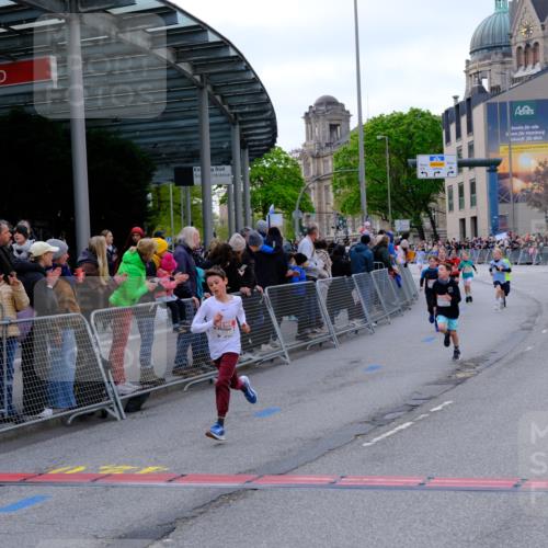 25.04.2026 - Das Zehntel Tim E. http://msf.ph/oto/9567126 25.04.2026 08:47:28 Ziel 1184, 1246, 2005, 2034, 2981, 3402, 4024 meine-sportfotos.de
