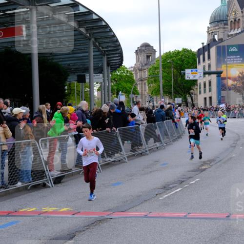 25.04.2026 - Das Zehntel Tim E. http://msf.ph/oto/9567127 25.04.2026 08:47:28 Ziel 1184, 1246, 2005, 2034, 2981, 3402, 4024 meine-sportfotos.de