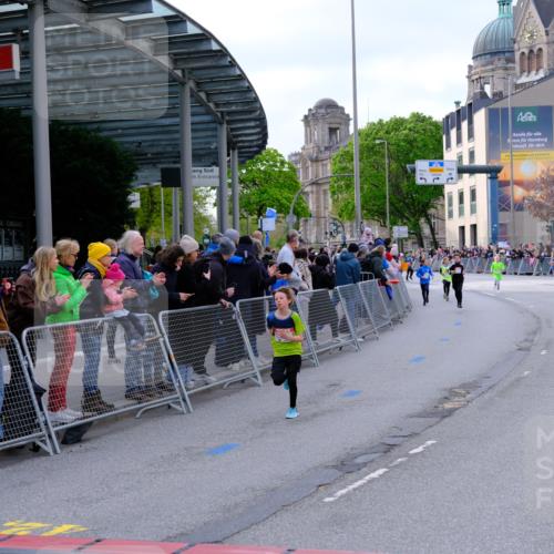 25.04.2026 - Das Zehntel Tim E. http://msf.ph/oto/9567165 25.04.2026 08:47:42 Ziel 1223, 1461, 1474, 2611, 4022, 4070 meine-sportfotos.de