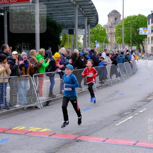 25.04.2026 - Das Zehntel Tim E. http://msf.ph/oto/9567211 25.04.2026 08:47:57 Ziel 1519, 2170, 2174, 3104, 3107, 3394, 3408, 3410, 3580 meine-sportfotos.de