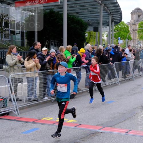 25.04.2026 - Das Zehntel Tim E. http://msf.ph/oto/9567215 25.04.2026 08:47:58 Ziel 2170, 3104, 3107, 3394, 3408, 3410, 3580 meine-sportfotos.de