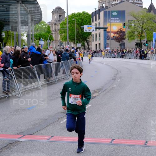 25.04.2026 - Das Zehntel Tim E. http://msf.ph/oto/9567221 25.04.2026 08:48:01 Ziel 3104, 3107, 3394, 3408, 3410, 3580 meine-sportfotos.de