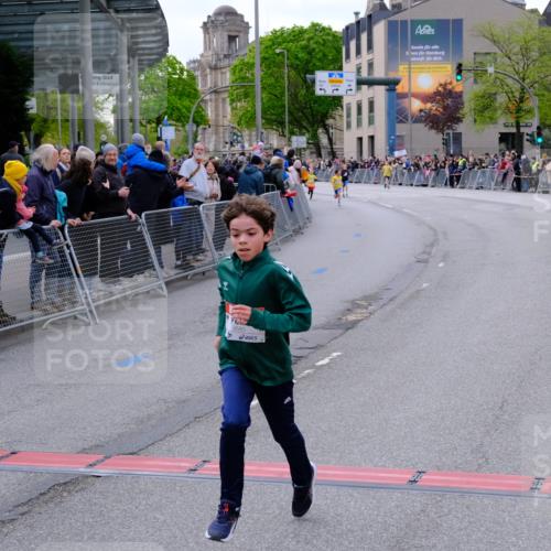 25.04.2026 - Das Zehntel Tim E. http://msf.ph/oto/9567222 25.04.2026 08:48:01 Ziel 3104, 3107, 3394, 3408, 3410, 3580 meine-sportfotos.de