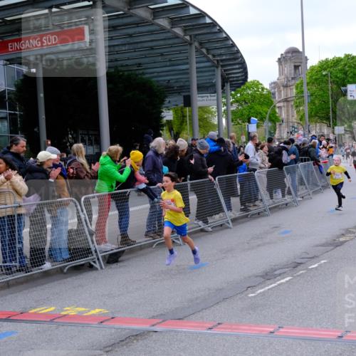 25.04.2026 - Das Zehntel Tim E. http://msf.ph/oto/9567228 25.04.2026 08:48:08 Ziel 1587, 2053, 2796, 2815, 3222, 3574, 3580 meine-sportfotos.de