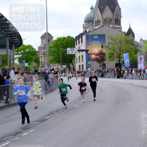 25.04.2026 - Das Zehntel Tim E. http://msf.ph/oto/9567327 25.04.2026 08:48:39 Ziel 1194, 1727, 1858, 2153, 2502, 3043, 3238, 3602, 3608, 3670, 3672 meine-sportfotos.de