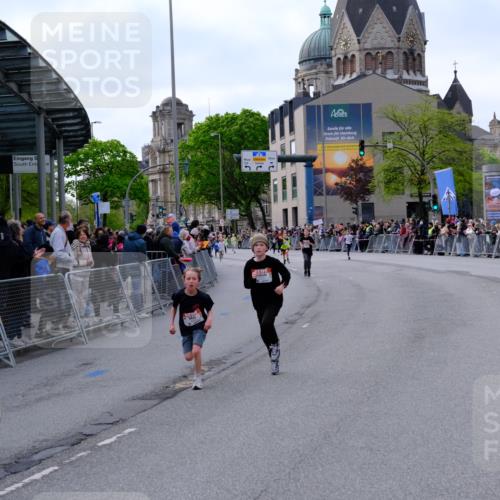 25.04.2026 - Das Zehntel Tim E. http://msf.ph/oto/9567335 25.04.2026 08:48:40 Ziel 1194, 1727, 2153, 2502, 3043, 3238, 3602, 3608, 3670 meine-sportfotos.de