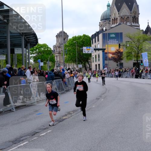25.04.2026 - Das Zehntel Tim E. http://msf.ph/oto/9567338 25.04.2026 08:48:40 Ziel 1194, 1727, 2153, 2502, 3043, 3238, 3602, 3608, 3670 meine-sportfotos.de