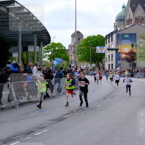25.04.2026 - Das Zehntel Tim E. http://msf.ph/oto/9567347 25.04.2026 08:48:46 Ziel 1194, 1727, 2153, 2993, 3043, 3223, 3238, 3252, 3551, 3563, 3602, 3608, 3670 meine-sportfotos.de
