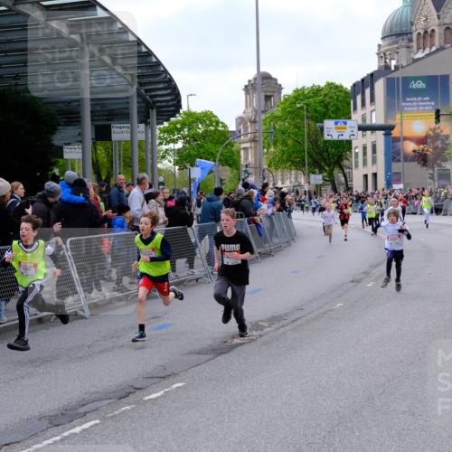 25.04.2026 - Das Zehntel Tim E. http://msf.ph/oto/9567349 25.04.2026 08:48:46 Ziel 1194, 1727, 2153, 2993, 3043, 3223, 3238, 3252, 3551, 3563, 3602, 3608, 3670 meine-sportfotos.de
