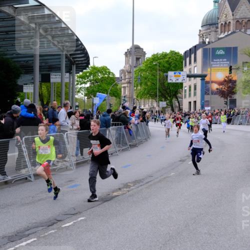 25.04.2026 - Das Zehntel Tim E. http://msf.ph/oto/9567351 25.04.2026 08:48:46 Ziel 1194, 1727, 2153, 2993, 3043, 3223, 3238, 3252, 3551, 3563, 3602, 3608, 3670 meine-sportfotos.de