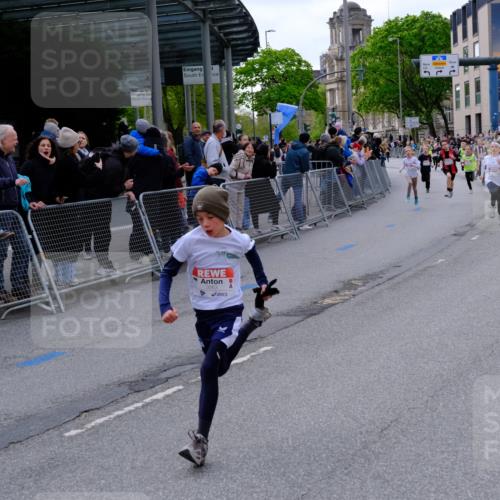 25.04.2026 - Das Zehntel Tim E. http://msf.ph/oto/9567361 25.04.2026 08:48:48 Ziel 1727, 2324, 2993, 3043, 3223, 3238, 3252, 3551, 3563, 3670, 3971 meine-sportfotos.de
