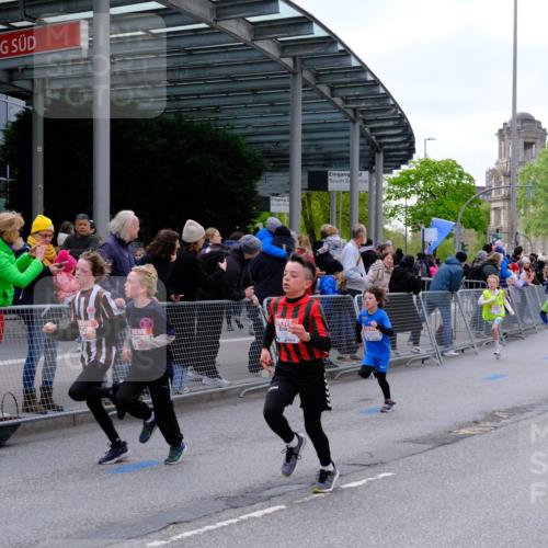 25.04.2026 - Das Zehntel Tim E. http://msf.ph/oto/9567367 25.04.2026 08:48:54 Ziel 1327, 1786, 1799, 1885, 2263, 2309, 2324, 2993, 3044, 3189, 3212, 3223, 3250, 3252, 3551, 3563, 3971 meine-sportfotos.de