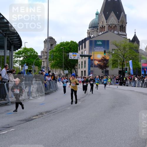 25.04.2026 - Das Zehntel Tim E. http://msf.ph/oto/9567382 25.04.2026 08:48:59 Ziel 1327, 1786, 1799, 1885, 2263, 2276, 2291, 2309, 2324, 3044, 3103, 3189, 3212, 3250, 3716, 3971 meine-sportfotos.de
