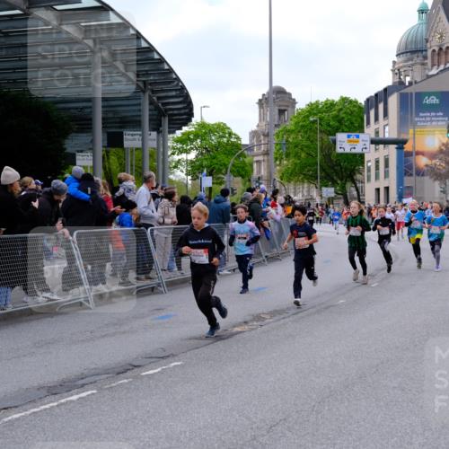 25.04.2026 - Das Zehntel Tim E. http://msf.ph/oto/9567393 25.04.2026 08:49:03 Ziel 1327, 1721, 1797, 1844, 1885, 2263, 2276, 2291, 2309, 3103, 3221, 3233, 3250, 3716, 3976, 4012, 4026 meine-sportfotos.de