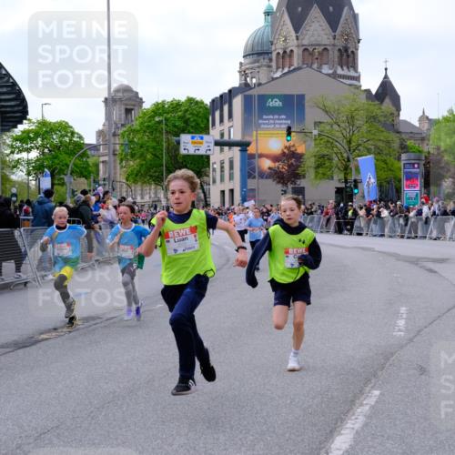 25.04.2026 - Das Zehntel Tim E. http://msf.ph/oto/9567396 25.04.2026 08:49:05 Ziel 1199, 1327, 1721, 1797, 1844, 2276, 2291, 3103, 3221, 3233, 3250, 3716, 3976, 4012, 4026 meine-sportfotos.de