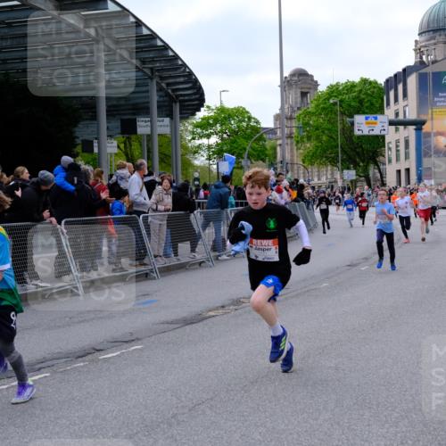 25.04.2026 - Das Zehntel Tim E. http://msf.ph/oto/9567399 25.04.2026 08:49:06 Ziel 1199, 1327, 1721, 1797, 1844, 2276, 2291, 2898, 2900, 3103, 3221, 3233, 3716, 3976, 4012, 4026 meine-sportfotos.de