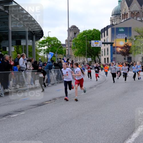 25.04.2026 - Das Zehntel Tim E. http://msf.ph/oto/9567412 25.04.2026 08:49:10 Ziel 1023, 1026, 1186, 1199, 1208, 1721, 1797, 1844, 1870, 2157, 2167, 2291, 2339, 2898, 2900, 3221, 3233, 3400, 3406, 3976, 4012, 4026 meine-sportfotos.de