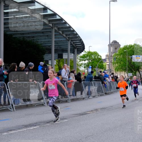 25.04.2026 - Das Zehntel Tim E. http://msf.ph/oto/9567527 25.04.2026 08:49:41 Ziel 1470, 1791, 1792, 1795, 2062, 2168, 2175, 2647, 2676, 2782, 3204, 3569, 3597, 4013, 4039, 4059 meine-sportfotos.de