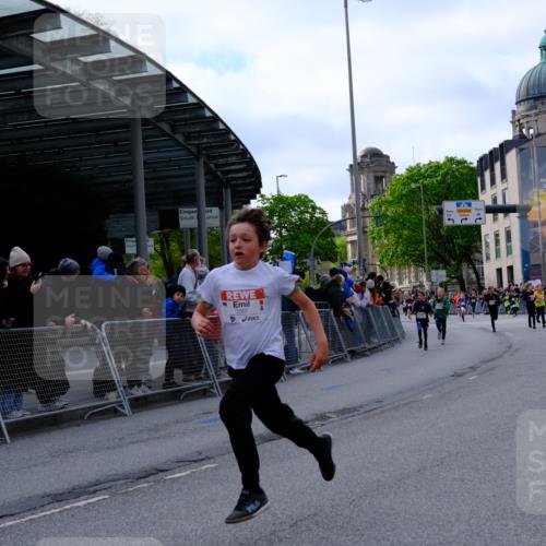 25.04.2026 - Das Zehntel Tim E. http://msf.ph/oto/9567544 25.04.2026 08:49:45 Ziel 1295, 1791, 1792, 2647, 2676, 3204, 3569, 3597, 3835, 4013, 4039, 4059 meine-sportfotos.de