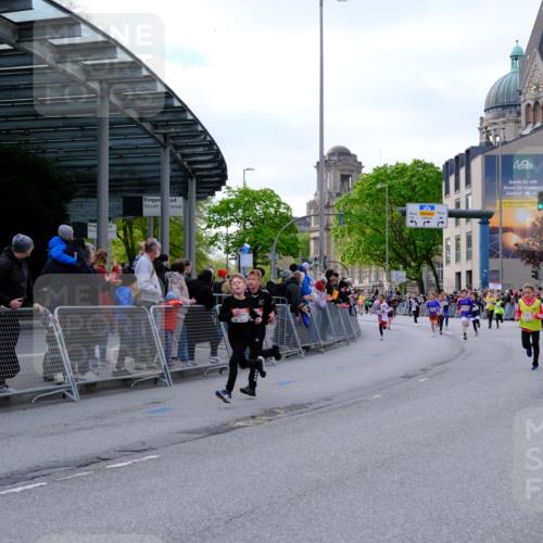 25.04.2026 - Das Zehntel Tim E. http://msf.ph/oto/9567550 25.04.2026 08:49:51 Ziel 1295, 1581, 3216, 3569, 3597, 3621, 3835, 4059 meine-sportfotos.de
