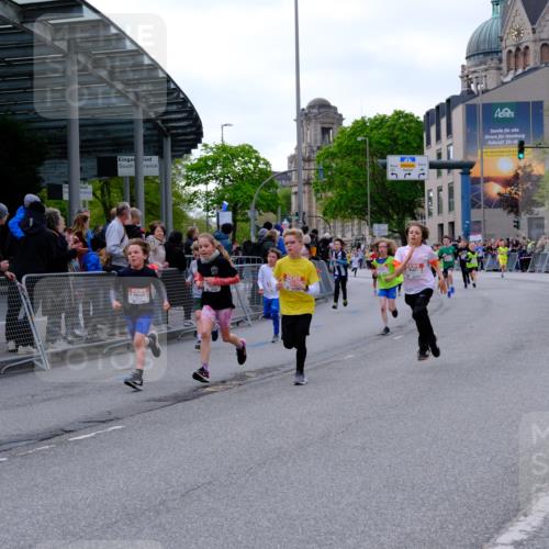 25.04.2026 - Das Zehntel Tim E. http://msf.ph/oto/9567620 25.04.2026 08:50:14 Ziel 1310, 1554, 1702, 2315, 2329, 2334, 2570, 2726, 2731, 2812, 2817, 3194, 3554, 3557, 3701, 4052 meine-sportfotos.de