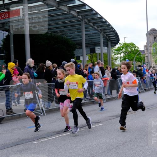 25.04.2026 - Das Zehntel Tim E. http://msf.ph/oto/9567627 25.04.2026 08:50:15 Ziel 1217, 1310, 1554, 1702, 2315, 2329, 2334, 2570, 2726, 2731, 2812, 2817, 3194, 3546, 3554, 3557, 3701, 4052 meine-sportfotos.de