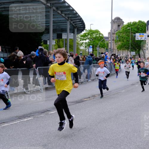 25.04.2026 - Das Zehntel Tim E. http://msf.ph/oto/9567640 25.04.2026 08:50:31 Ziel 1027, 1285, 1325, 1584, 1699, 1714, 1736, 2032, 2069, 2164, 2344, 2472, 2497, 2751, 2829, 2881, 2946, 3117, 3118, 3244, 3509, 3535 meine-sportfotos.de
