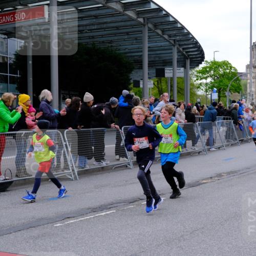 25.04.2026 - Das Zehntel Tim E. http://msf.ph/oto/9567656 25.04.2026 08:50:37 Ziel 1027, 1125, 1185, 1212, 1325, 1523, 1584, 1699, 1719, 1723, 2032, 2164, 2344, 2472, 2751, 2829, 2946, 3117, 3178, 3182, 3248, 3260, 3509, 3535, 3843, 4011 meine-sportfotos.de