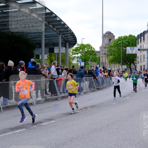 25.04.2026 - Das Zehntel Tim E. http://msf.ph/oto/9567728 25.04.2026 08:50:55 Ziel 1197, 1542, 1729, 1739, 1888, 2656, 2800, 2806, 2820, 3097, 3215, 3309, 3330, 3461, 3627, 3978 meine-sportfotos.de