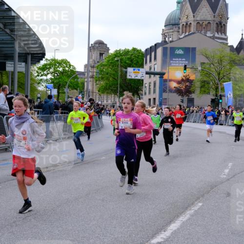 25.04.2026 - Das Zehntel Tim E. http://msf.ph/oto/9567768 25.04.2026 08:51:04 Ziel 1542, 1729, 1739, 2066, 2149, 2162, 2169, 2312, 2313, 2320, 2338, 2598, 2616, 2624, 2800, 2894, 3097, 3229, 3332, 3352, 3382, 3461, 3570, 3648, 3921, 3933, 4015 meine-sportfotos.de