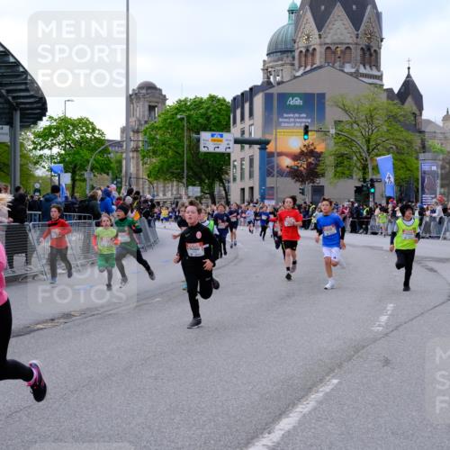 25.04.2026 - Das Zehntel Tim E. http://msf.ph/oto/9567775 25.04.2026 08:51:06 Ziel 1282, 1542, 1729, 1739, 2066, 2149, 2162, 2169, 2312, 2313, 2320, 2338, 2598, 2616, 2624, 2671, 2894, 3097, 3229, 3332, 3352, 3382, 3570, 3648, 3921, 3933, 4015 meine-sportfotos.de