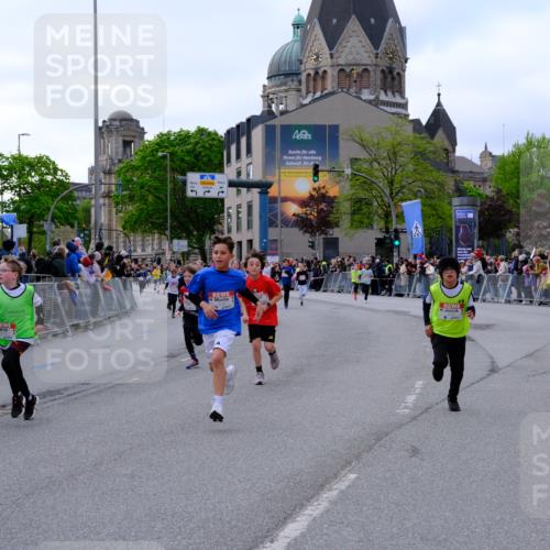 25.04.2026 - Das Zehntel Tim E. http://msf.ph/oto/9567781 25.04.2026 08:51:07 Ziel 1282, 1729, 1739, 2066, 2149, 2162, 2169, 2312, 2313, 2320, 2338, 2598, 2616, 2624, 2671, 2894, 3097, 3229, 3332, 3352, 3382, 3570, 3648, 3921, 3933, 4015 meine-sportfotos.de