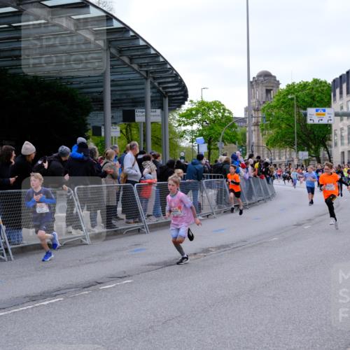 25.04.2026 - Das Zehntel Tim E. http://msf.ph/oto/9567851 25.04.2026 08:51:24 Ziel 1017, 1018, 1111, 1198, 1224, 1239, 1250, 1281, 1286, 1509, 1840, 1974, 2729, 2892, 2966, 3040, 3087, 3116, 3190, 3227, 3335, 3336, 3397, 3428, 3572, 3585, 3587, 3675, 3917, 3932, 3994, 4053 meine-sportfotos.de