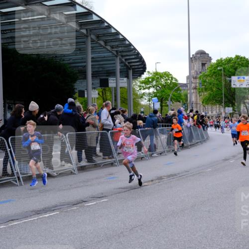25.04.2026 - Das Zehntel Tim E. http://msf.ph/oto/9567852 25.04.2026 08:51:24 Ziel 1017, 1018, 1111, 1198, 1224, 1239, 1250, 1281, 1286, 1509, 1840, 1974, 2729, 2892, 2966, 3040, 3087, 3116, 3190, 3227, 3335, 3336, 3397, 3428, 3572, 3585, 3587, 3675, 3917, 3932, 3994, 4053 meine-sportfotos.de