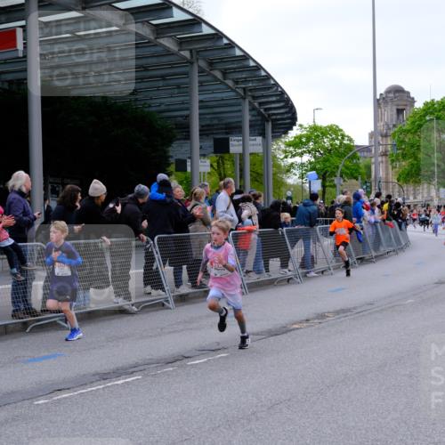 25.04.2026 - Das Zehntel Tim E. http://msf.ph/oto/9567854 25.04.2026 08:51:24 Ziel 1017, 1018, 1111, 1198, 1224, 1239, 1250, 1281, 1286, 1509, 1840, 1974, 2729, 2892, 2966, 3040, 3087, 3116, 3190, 3227, 3335, 3336, 3397, 3428, 3572, 3585, 3587, 3675, 3917, 3932, 3994, 4053 meine-sportfotos.de