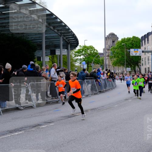 25.04.2026 - Das Zehntel Tim E. http://msf.ph/oto/9567860 25.04.2026 08:51:26 Ziel 1111, 1198, 1224, 1239, 1250, 1281, 1509, 1514, 1857, 2044, 2603, 2729, 2892, 2966, 3040, 3087, 3116, 3227, 3335, 3336, 3397, 3428, 3585, 3587, 3675, 3917, 3932, 3994, 4053 meine-sportfotos.de