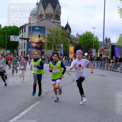 25.04.2026 - Das Zehntel Tim E. http://msf.ph/oto/9567905 25.04.2026 08:51:35 Ziel 1022, 1034, 1140, 1509, 1514, 1634, 1847, 1857, 2044, 2261, 2262, 2299, 2451, 2453, 2599, 2601, 2603, 2909, 2925, 3110, 3220, 3251, 3345, 3585, 4045 meine-sportfotos.de