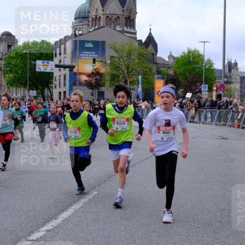 25.04.2026 - Das Zehntel Tim E. http://msf.ph/oto/9567907 25.04.2026 08:51:35 Ziel 1022, 1034, 1140, 1509, 1514, 1634, 1847, 1857, 2044, 2261, 2262, 2299, 2451, 2453, 2599, 2601, 2603, 2909, 2925, 3110, 3220, 3251, 3345, 3585, 4045 meine-sportfotos.de