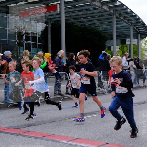 25.04.2026 - Das Zehntel Tim E. http://msf.ph/oto/9567935 25.04.2026 08:51:41 Ziel 1022, 1030, 1034, 1140, 1149, 1222, 1308, 1628, 1633, 1634, 2021, 2036, 2241, 2261, 2262, 2299, 2451, 2453, 2599, 2601, 2605, 2618, 2623, 2643, 2648, 2684, 2890, 2925, 3110, 3220, 3251, 4045 meine-sportfotos.de
