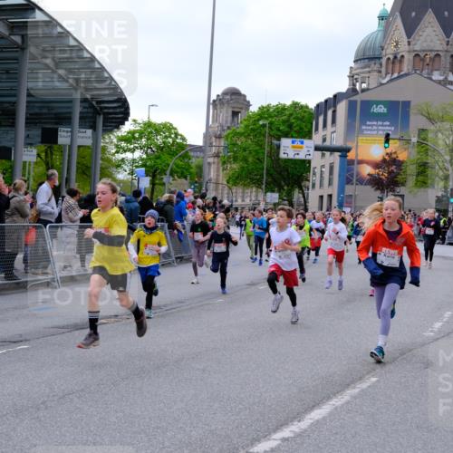 25.04.2026 - Das Zehntel Tim E. http://msf.ph/oto/9567997 25.04.2026 08:51:53 Ziel 1030, 1225, 1273, 1326, 1628, 1631, 1633, 1710, 1730, 1769, 2300, 2495, 2673, 2680, 2746, 2797, 2870, 2873, 2877, 2884, 2886, 2890, 3078, 3112, 3134, 3167, 3175, 3249, 3423, 3613, 3654, 3691, 3695, 3830, 3969, 4047, 4048 meine-sportfotos.de