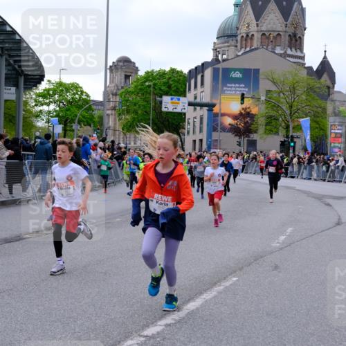 25.04.2026 - Das Zehntel Tim E. http://msf.ph/oto/9568001 25.04.2026 08:51:53 Ziel 1030, 1225, 1273, 1326, 1628, 1631, 1633, 1710, 1730, 1769, 2300, 2495, 2673, 2680, 2746, 2797, 2870, 2873, 2877, 2884, 2886, 2890, 3078, 3112, 3134, 3167, 3175, 3249, 3423, 3613, 3654, 3691, 3695, 3830, 3969, 4047, 4048 meine-sportfotos.de