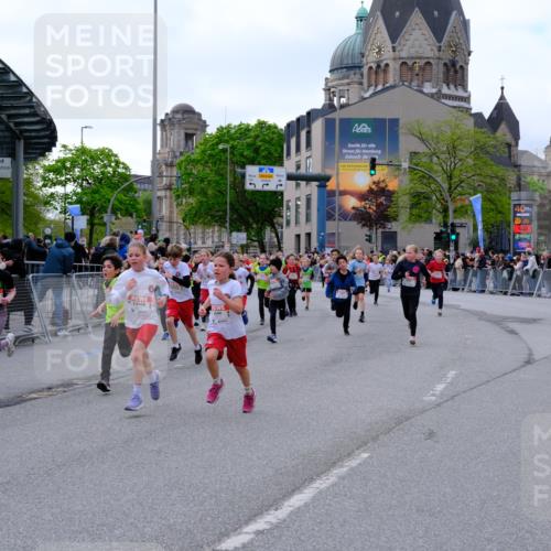 25.04.2026 - Das Zehntel Tim E. http://msf.ph/oto/9568006 25.04.2026 08:51:54 Ziel 1225, 1273, 1326, 1631, 1710, 1730, 1769, 1943, 2300, 2495, 2673, 2680, 2746, 2797, 2870, 2873, 2877, 2884, 2886, 3078, 3112, 3134, 3167, 3175, 3249, 3423, 3613, 3654, 3691, 3695, 3811, 3830, 3969, 4047, 4048 meine-sportfotos.de