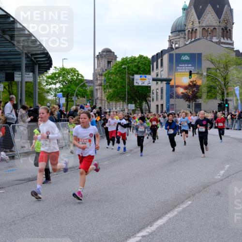 25.04.2026 - Das Zehntel Tim E. http://msf.ph/oto/9568010 25.04.2026 08:51:55 Ziel 1139, 1225, 1273, 1326, 1631, 1730, 1769, 1789, 1798, 1943, 2300, 2495, 2673, 2680, 2746, 2797, 2870, 2873, 2877, 2884, 2886, 2901, 2990, 3078, 3112, 3134, 3167, 3175, 3249, 3423, 3533, 3613, 3654, 3691, 3695, 3811, 3830, 3969, 4037, 4047, 4048 meine-sportfotos.de