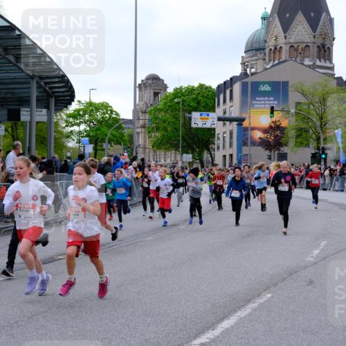 25.04.2026 - Das Zehntel Tim E. http://msf.ph/oto/9568012 25.04.2026 08:51:55 Ziel 1139, 1225, 1273, 1326, 1631, 1730, 1769, 1789, 1798, 1943, 2300, 2495, 2673, 2680, 2746, 2797, 2870, 2873, 2877, 2884, 2886, 2901, 2990, 3078, 3112, 3134, 3167, 3175, 3249, 3423, 3533, 3613, 3654, 3691, 3695, 3811, 3830, 3969, 4037, 4047, 4048 meine-sportfotos.de