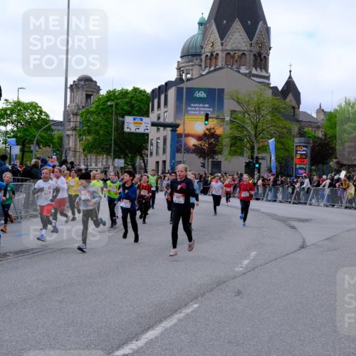 25.04.2026 - Das Zehntel Tim E. http://msf.ph/oto/9568013 25.04.2026 08:51:56 Ziel 1139, 1225, 1273, 1326, 1367, 1589, 1631, 1730, 1769, 1789, 1798, 1943, 2300, 2495, 2673, 2680, 2746, 2797, 2870, 2873, 2877, 2884, 2886, 2901, 2990, 3112, 3164, 3167, 3175, 3214, 3249, 3423, 3512, 3533, 3613, 3654, 3691, 3695, 3811, 3830, 3969, 4037, 4047, 4048 meine-sportfotos.de