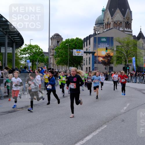 25.04.2026 - Das Zehntel Tim E. http://msf.ph/oto/9568020 25.04.2026 08:51:56 Ziel 1139, 1225, 1273, 1326, 1367, 1589, 1631, 1730, 1769, 1789, 1798, 1943, 2300, 2495, 2673, 2680, 2746, 2797, 2870, 2873, 2877, 2884, 2886, 2901, 2990, 3112, 3164, 3167, 3175, 3214, 3249, 3423, 3512, 3533, 3613, 3654, 3691, 3695, 3811, 3830, 3969, 4037, 4047, 4048 meine-sportfotos.de