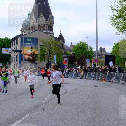 25.04.2026 - Das Zehntel Tim E. http://msf.ph/oto/9568028 25.04.2026 08:51:59 Ziel 1139, 1273, 1367, 1589, 1730, 1769, 1789, 1798, 1943, 1981, 2300, 2673, 2680, 2797, 2870, 2871, 2873, 2877, 2884, 2886, 2901, 2990, 3112, 3164, 3167, 3175, 3214, 3348, 3380, 3512, 3533, 3654, 3691, 3695, 3811, 3969, 4037, 4047 meine-sportfotos.de