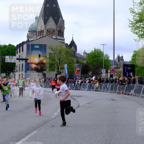 25.04.2026 - Das Zehntel Tim E. http://msf.ph/oto/9568031 25.04.2026 08:51:59 Ziel 1139, 1273, 1367, 1589, 1730, 1769, 1789, 1798, 1943, 1981, 2300, 2673, 2680, 2797, 2870, 2871, 2873, 2877, 2884, 2886, 2901, 2990, 3112, 3164, 3167, 3175, 3214, 3348, 3380, 3512, 3533, 3654, 3691, 3695, 3811, 3969, 4037, 4047 meine-sportfotos.de
