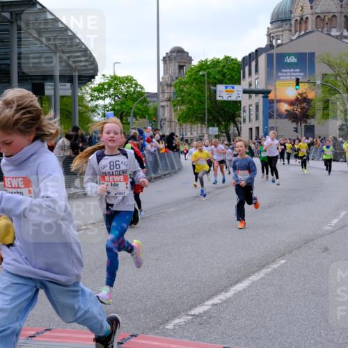 25.04.2026 - Das Zehntel Tim E. http://msf.ph/oto/9568073 25.04.2026 08:52:08 Ziel 1147, 1367, 1368, 1460, 1466, 1473, 1589, 1610, 1681, 1761, 1848, 1981, 2013, 2307, 2325, 2659, 2660, 2785, 2871, 3164, 3214, 3348, 3356, 3380, 3481, 3512, 3547, 3561, 3575, 3576, 3789, 3808 meine-sportfotos.de