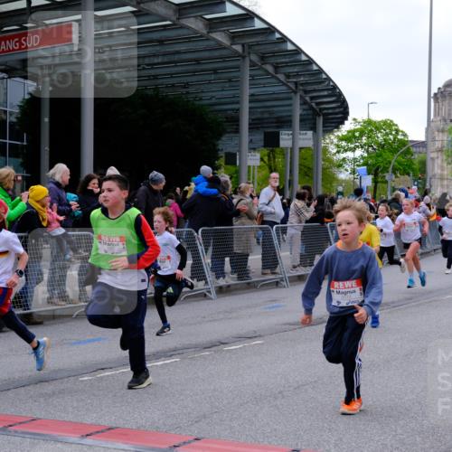 25.04.2026 - Das Zehntel Tim E. http://msf.ph/oto/9568085 25.04.2026 08:52:09 Ziel 1147, 1368, 1460, 1466, 1473, 1610, 1681, 1761, 1848, 1981, 2013, 2307, 2325, 2659, 2660, 2767, 2785, 2871, 3163, 3348, 3356, 3380, 3481, 3525, 3527, 3534, 3547, 3561, 3575, 3576, 3789, 3808 meine-sportfotos.de